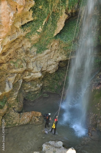 Personas haciendo rafting en el Barranco de Amanaderos  en Riodeva photo