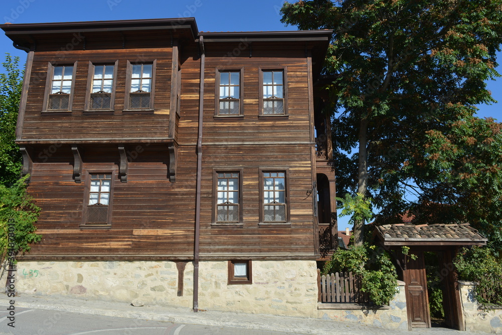 Taraklı(Sakarya /Turkey) Buildings Ottoman-era designs, history and a seven-century-old plane tree that is considered a natural treasure. 