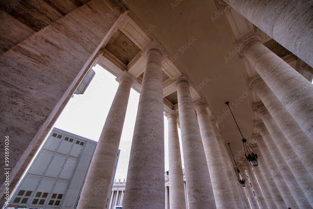 Obraz premium Giant Columns of Vatican Square, Rome