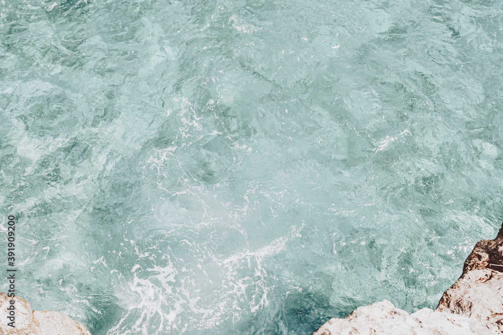 Obraz premium Transparent seashore clean water background