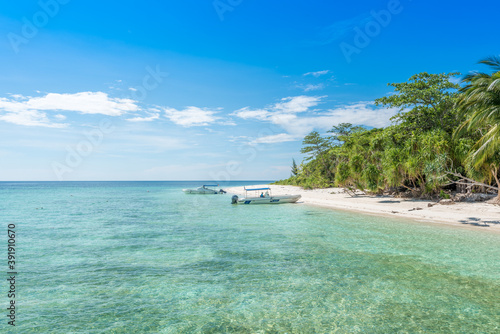 Beautiful scenery of Lankayan Island, Malaysia © ZHI