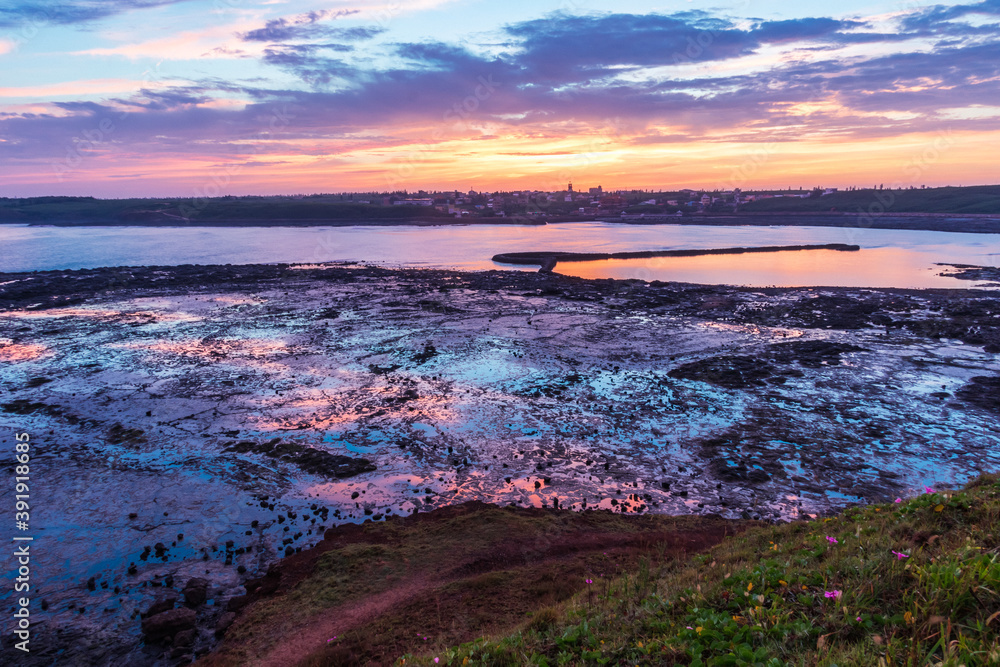 Φωτογραφία Amazing sunrise on Stone Weir in the intertidal zone of Chixi Village, Xiyu Town
