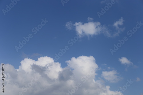 青空と雲 © あゆみ 柴田