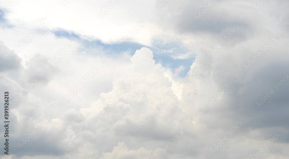 Obraz premium White cloud pattern and texture. Soft sky and clouds in daylight.