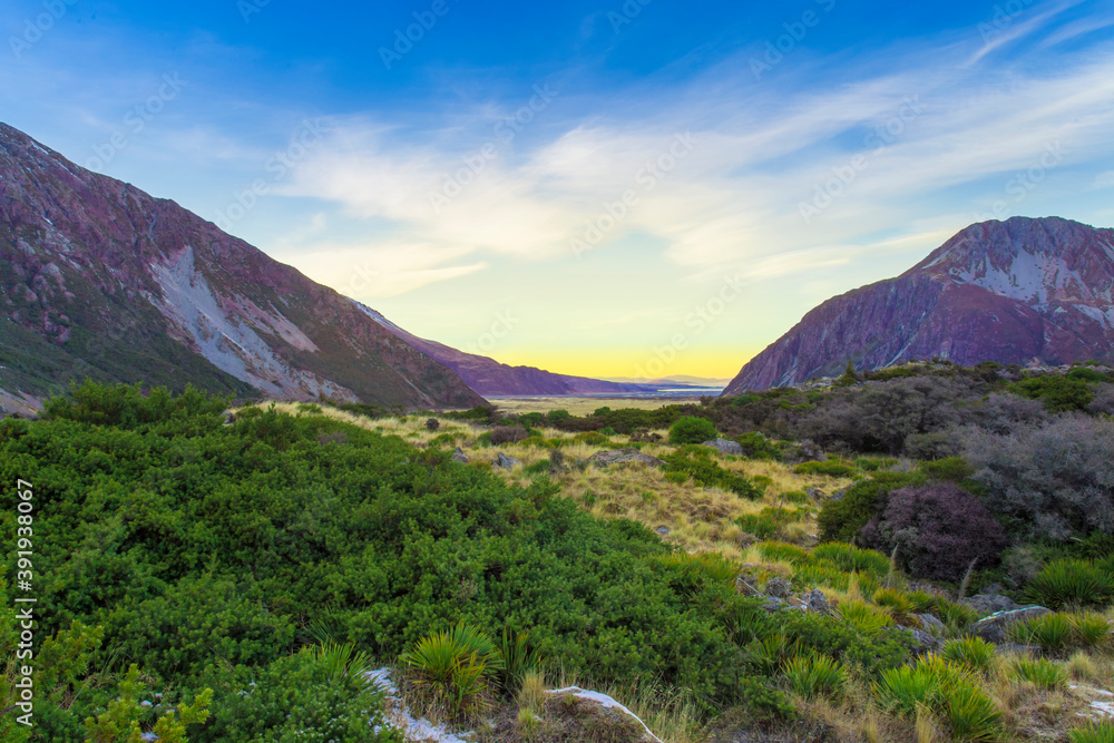 Naklejka premium The beautiful natural scenery of Mount Cook Canyon in New Zealand