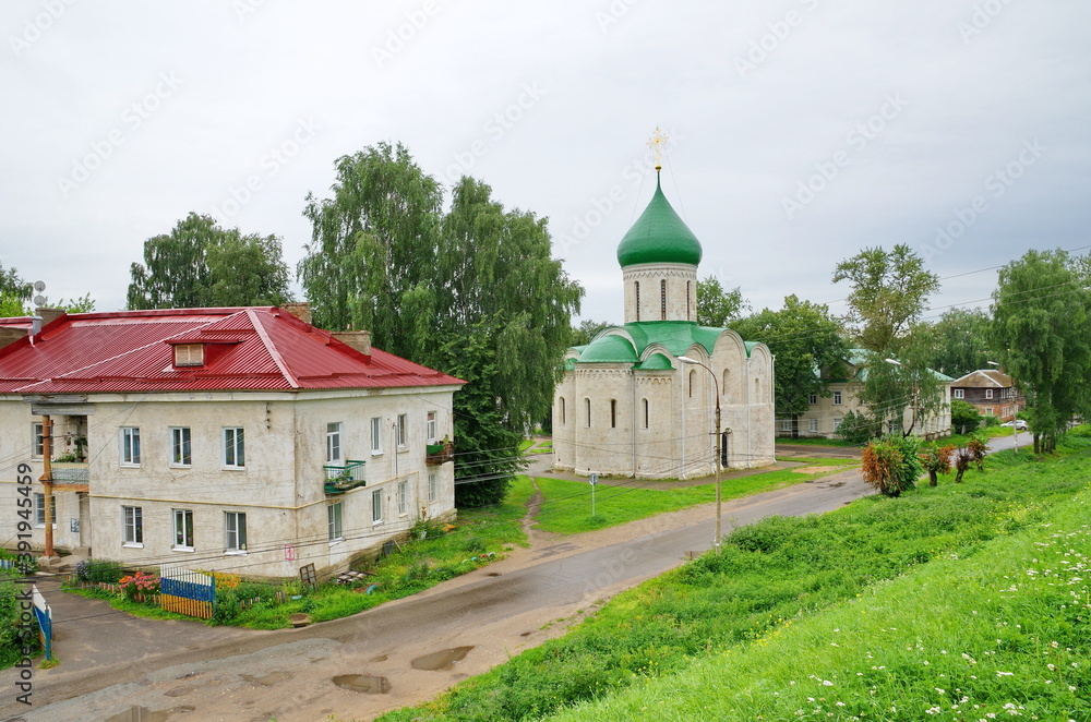 Street view Valovoe ring and the Spaso-Preobrazhensky Cathedral. Pereslavl-Zalessky, Yaroslavl region. Golden ring of Russia