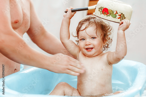 Fotografie a little boy is bathing in a bath
