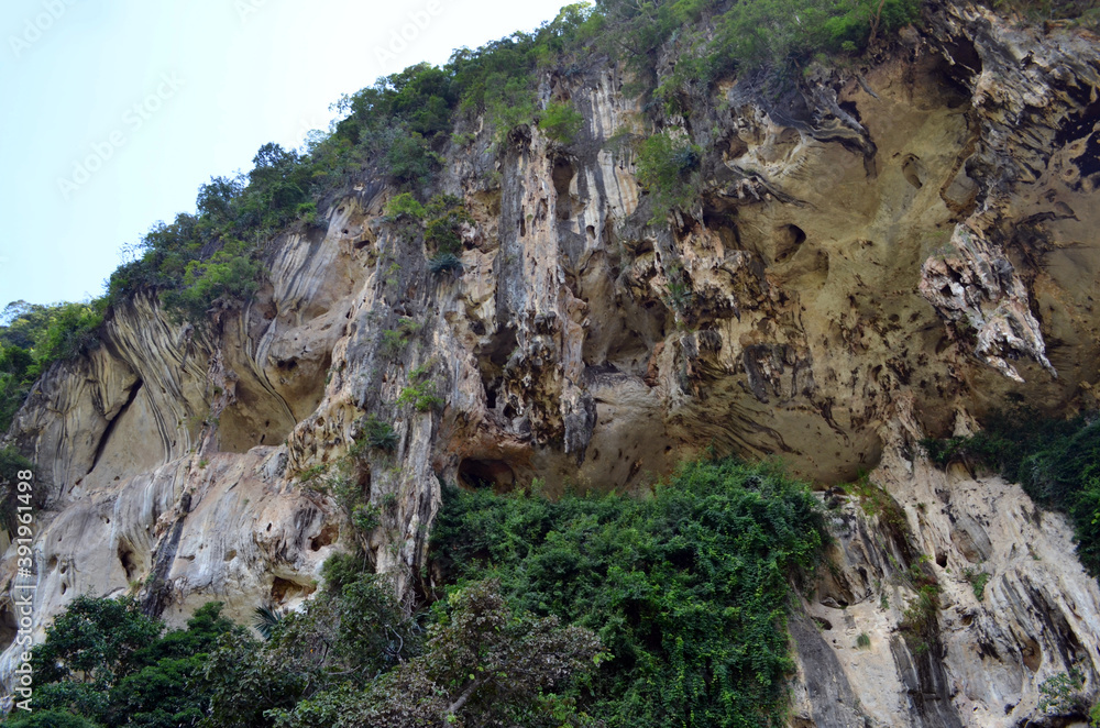 Fototapeta premium Krabi, Thailand - Cliffs above Tonsai Resort
