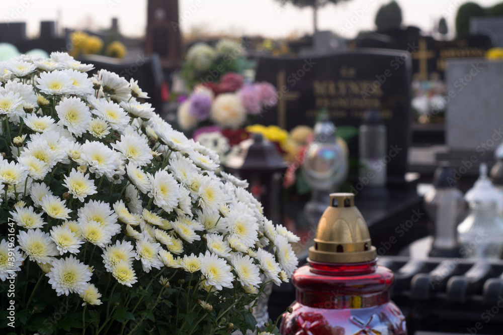 Cmentarz - Uroczystość Wszystkich Świętych. Cementery. Sollemnitas Omnium Sanctorum.