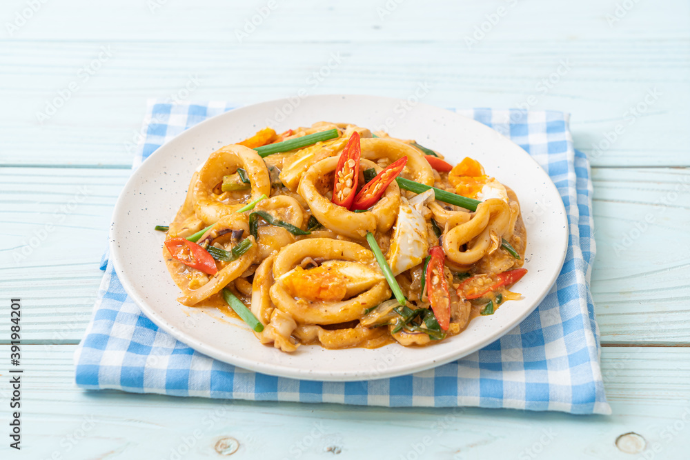 Fototapeta premium stir fried squid with salt egg