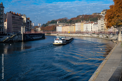 Berges de la Saône à Lyon à l'automne en France © michel