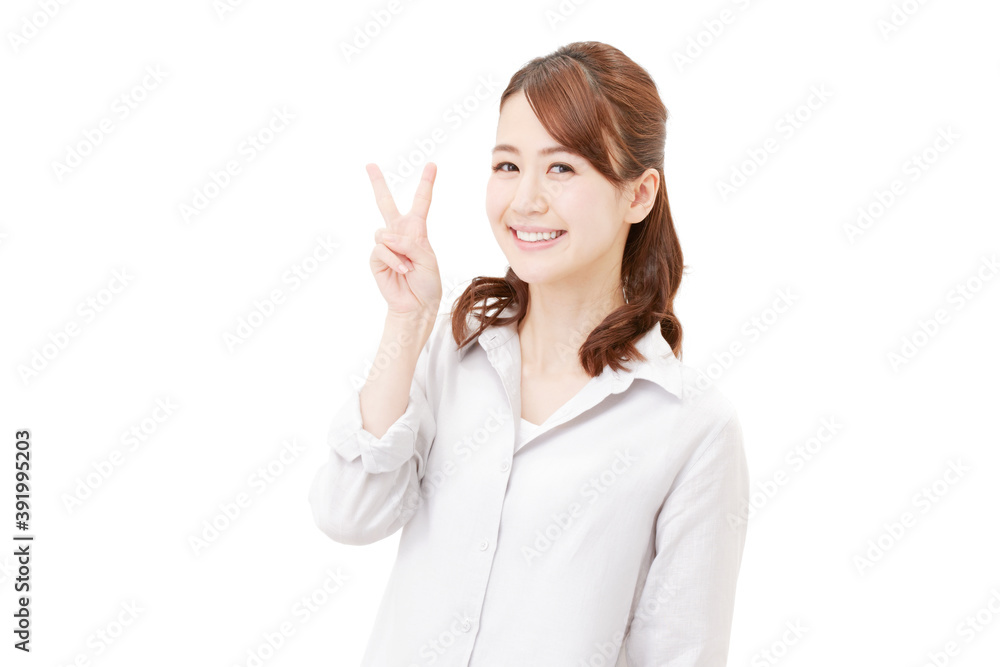 ピースする女性 ピースする女性