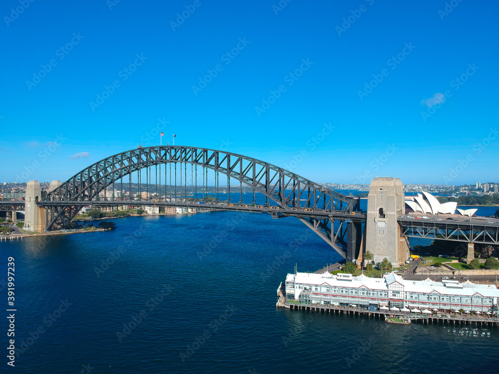 Obraz premium Panoramic Aerial views of Sydney Harbour with the bridge, CBD, North Sydney, Barangaroo, Lavender Bay and boats in view