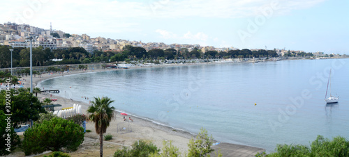 Fotografía Reggio Calabria is a coastal city of Calabria, separated from Sicily by the Strait of Messina