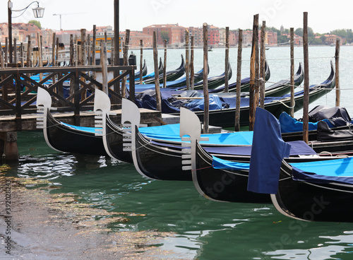 gondolas without tourists due to the coronavirus that blocked to