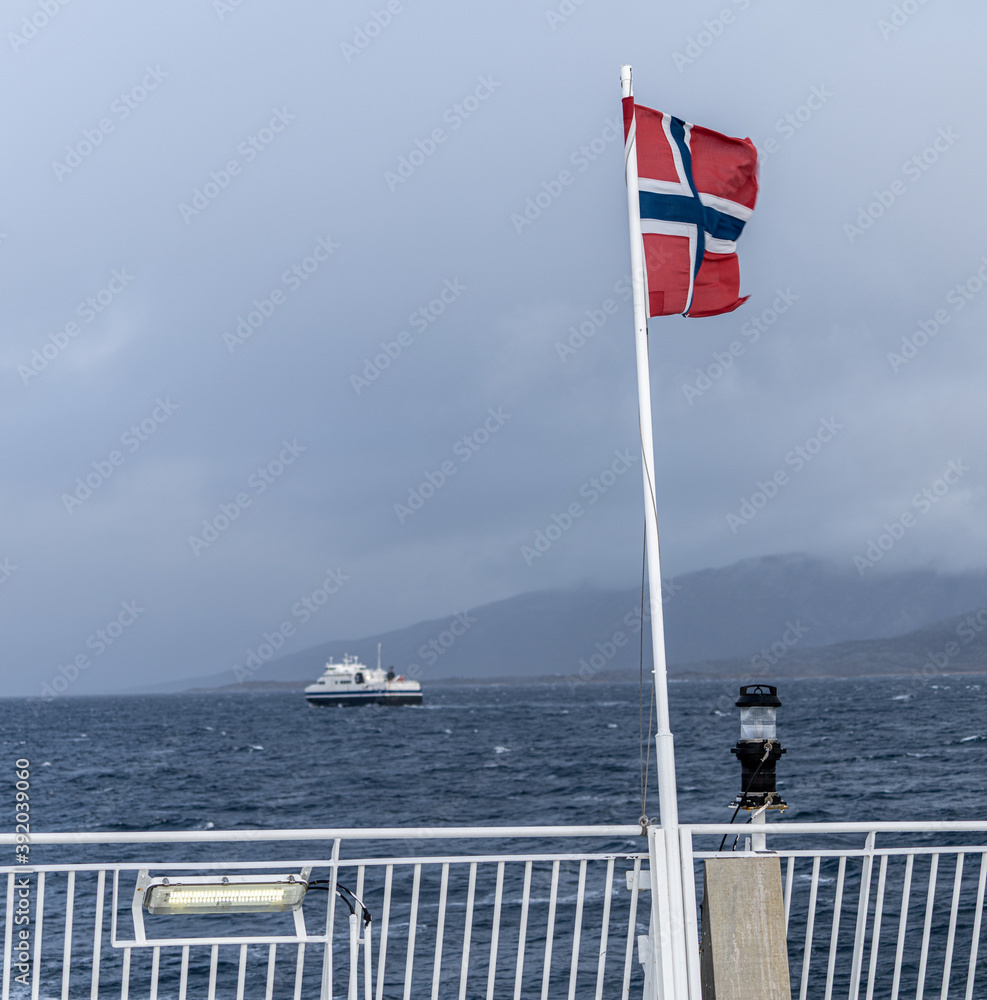 Flaga norweska, Norwegii, widok z promu	 - obrazy, fototapety, plakaty 