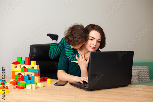 Slika na platnu remote work at home