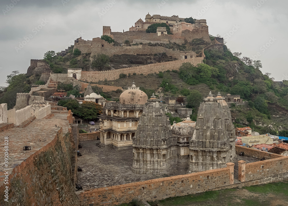 Fototapeta premium The Great Wall of India is called the fortress walls of Kumbalgarh Fort, India