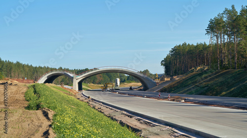 Bau einer Grünbrücke für Tiere am Neubau der Autobahn A14 nahe dem Dorf Dolle