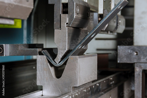 Obraz na plátně The process of bending sheet metal on a hydraulic bending machine