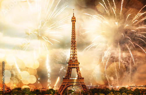 new year in Paris fireworks around Eiffel tower © Melinda Nagy