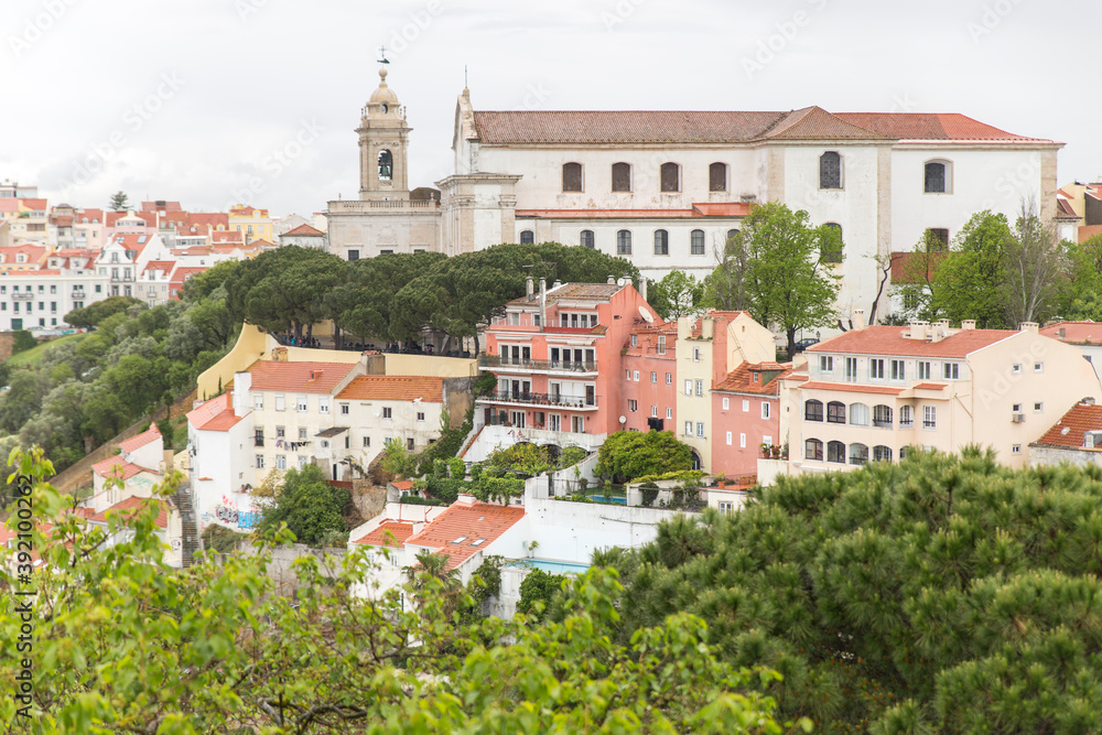 Catedral o Iglesia desde el Castillo o Castelo de San Jorge o Sao Jorge en la ciudad de Lisboa en el pais de Portugal