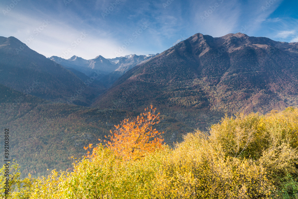valle de la Artiga de Lin y el macizo del Aneto, valle de Aran, Catlunya, cordillera de los Pirineos, Spain, europe