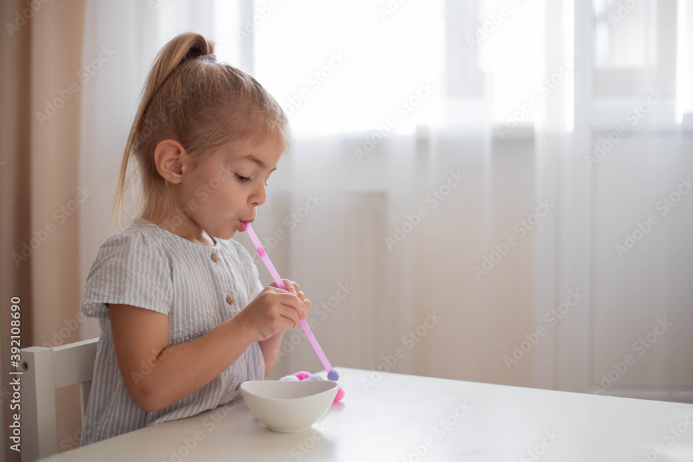 Straw and pom moms counting game. Great activity for building oral motor skills at home. Easy DIY. Straw and pom moms counting game. Great activity for building oral motor skills at home. Easy DIY.