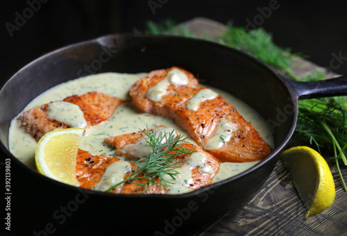 Salmon fillet with creamy sauce