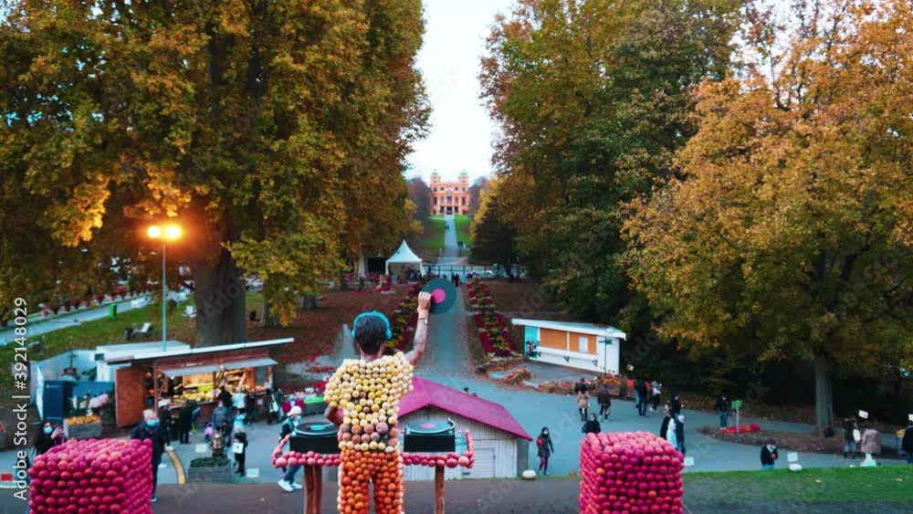 Ludwigsburg pumpkin festival 2020. DJ Statue made out of pumpkins. Overview over the festival with orange castle in the background.