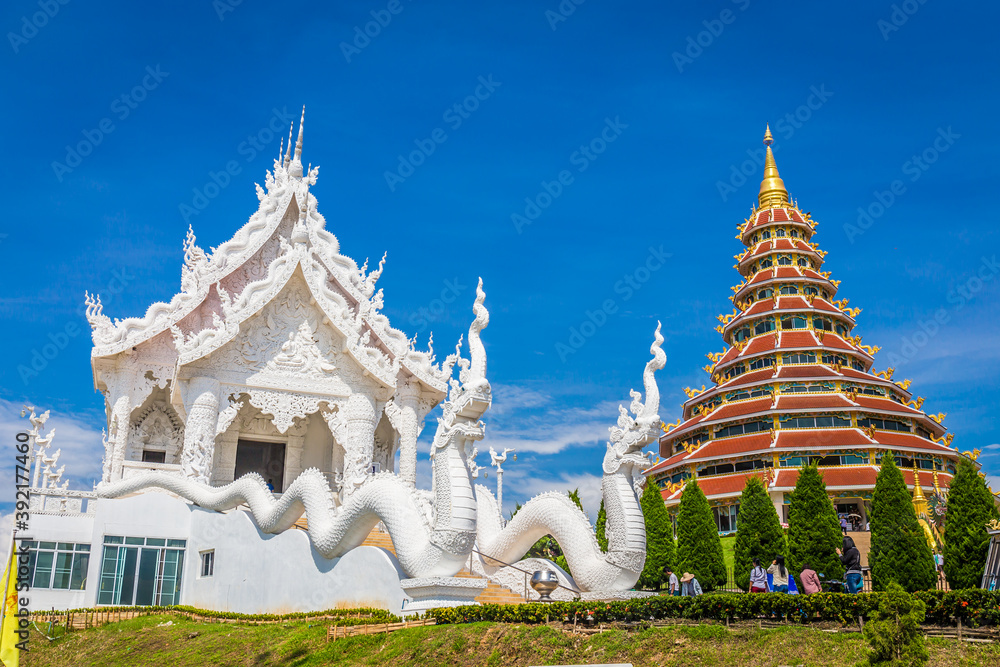 Obraz premium Huai Pla Kung Temple is a temple with Thai-Chinese buildings, Chiang Rai, Thailand.