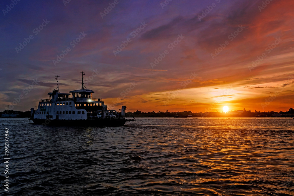 Fototapeta premium Ferry across the river at dawn