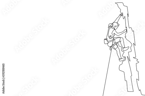 Single continuous line drawing of young muscular climber woman climbing hanging on mountain grip. Outdoor active lifestyle and rock climbing concept. Trendy one line draw design vector illustration