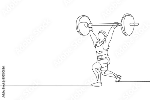 One continuous line drawing of young bodybuilder man doing exercise with a heavy weight bar in gym. Powerlifter train weightlifting concept. Dynamic single line draw design vector graphic illustration