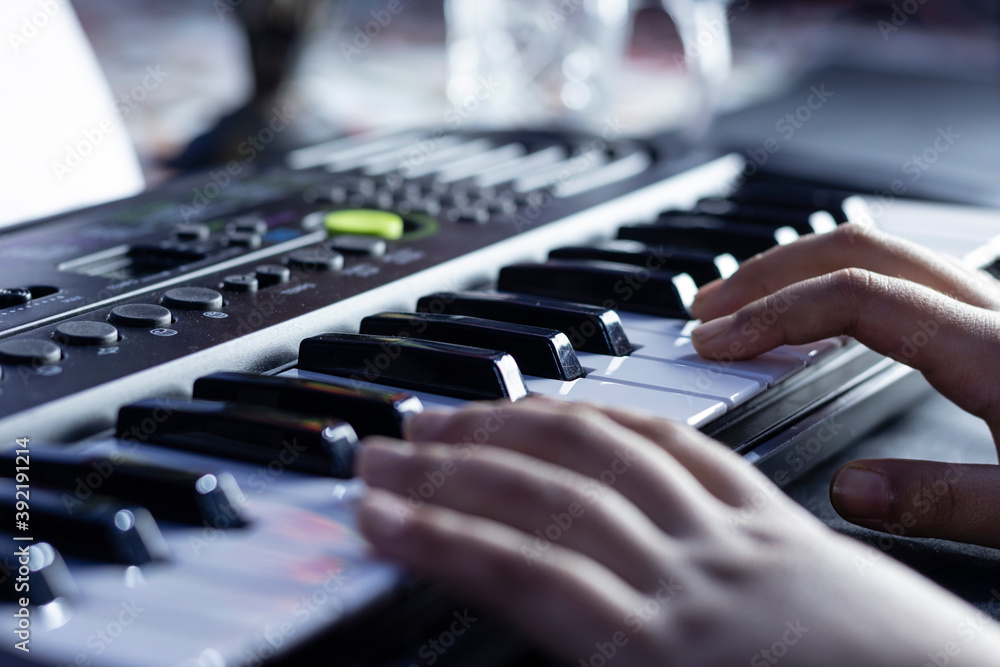 Obraz premium Selective focus of piano or keyboard with human hand