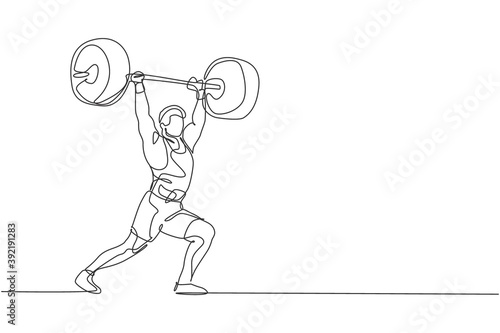 One continuous line drawing of young bodybuilder man doing exercise with a heavy weight bar in gym. Powerlifter train weightlifting concept. Dynamic single line draw design graphic vector illustration