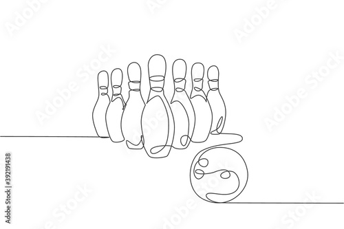 Single continuous line drawing of bowling pins lined up at bowling lane. Doing sport hobby at leisure time concept. Trendy one line draw design graphic vector illustration