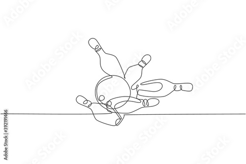 One single line drawing of bowling ball hit bowling pins to falling apart at alley lane graphic vector illustration. Leisure activity and game sport concept. Modern continuous line draw design