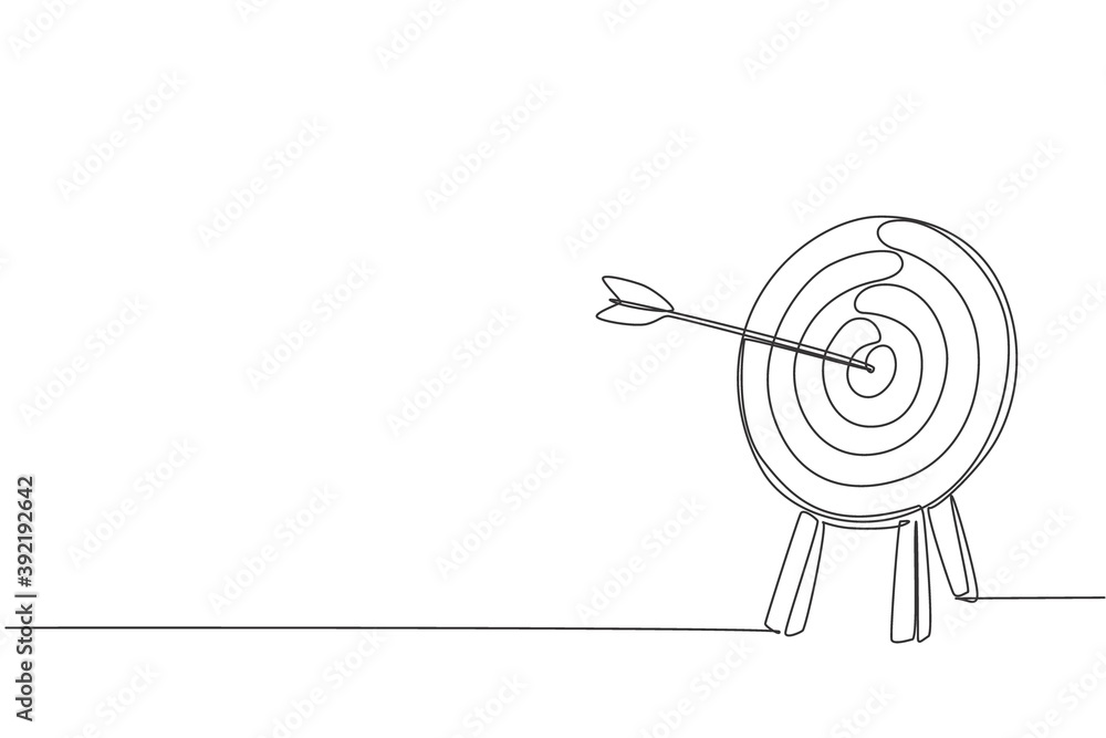 Vettoriale Stock One continuous line drawing of arrow was shot bullseye
