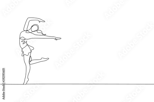 Single continuous line drawing of young beauty professional gymnast girl perform floor exercise. Rhythmic gymnastic training and stretching concept. Trendy one line draw design vector illustration