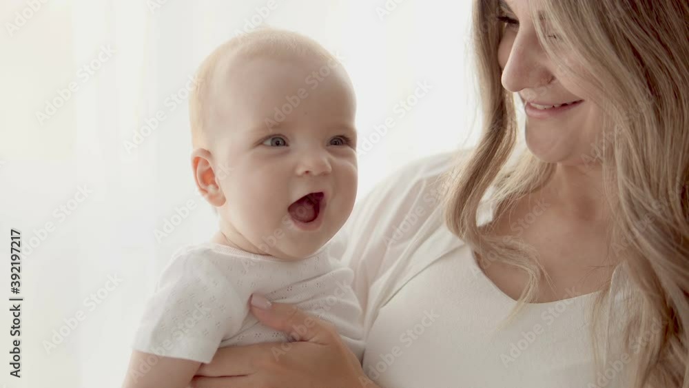 Baby get thoughtful, keeping eye on moving light, suddenly become surprised Baby get thoughtful, keeping eye on moving light, suddenly become surprised
