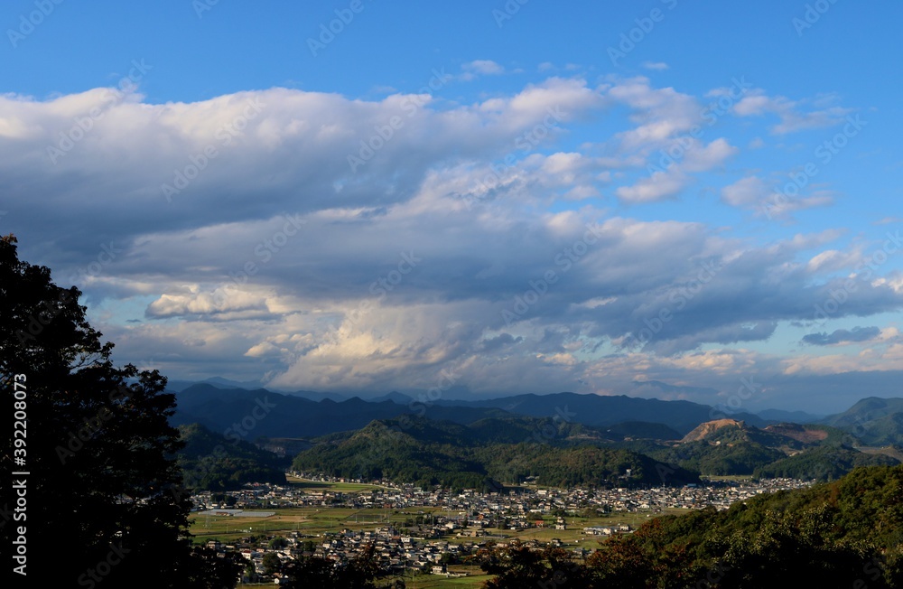 秋　山から市街地を望む　風景