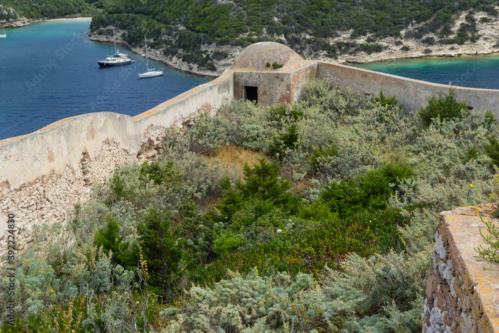 Verteidigungsmauer der Zitadelle in Bonifacio auf der Insel Korsika