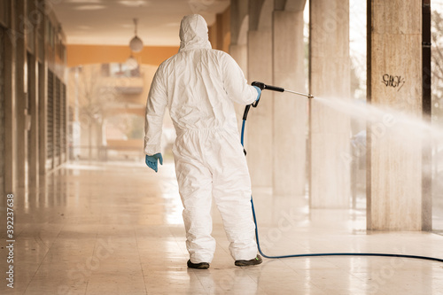 Sanificazione di spazi pubblici a prevenzione del diffondersi del Covid19 durante la pandemia