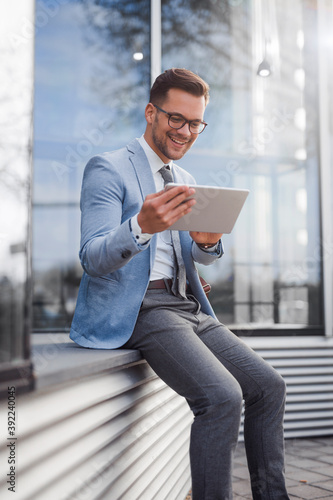 Obraz na płótnie Young modern executive using tablet on pause