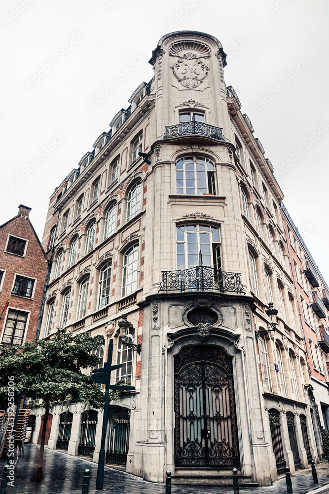 Obraz premium Antique building view in Brussel, Belgium