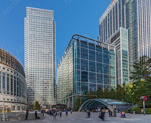 I Canada Square, Reuter's Plaza and the entrance to Canary Wharf Station, Docklands, London photo