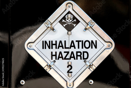 A diamond shaped sign stating Inhalation Hazard with a skull and crossbones