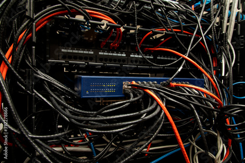 Foto Network Server with a massive amount of wires and ethernet cables