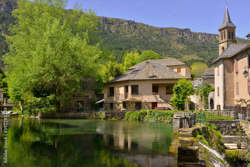 Florac (48400) et la source du Pêcher, Lozère en Occitanie, France